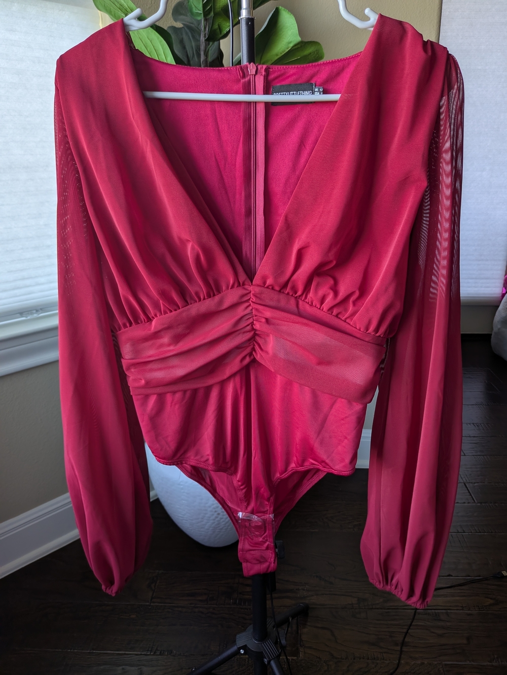PrettyLittleThing Red V-Neck Long Sleeve Bodysuit